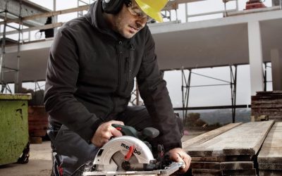 Investigan a una empresa de Yecla por un accidente en el que un obrero perdió tres dedos con una sierra mecánica